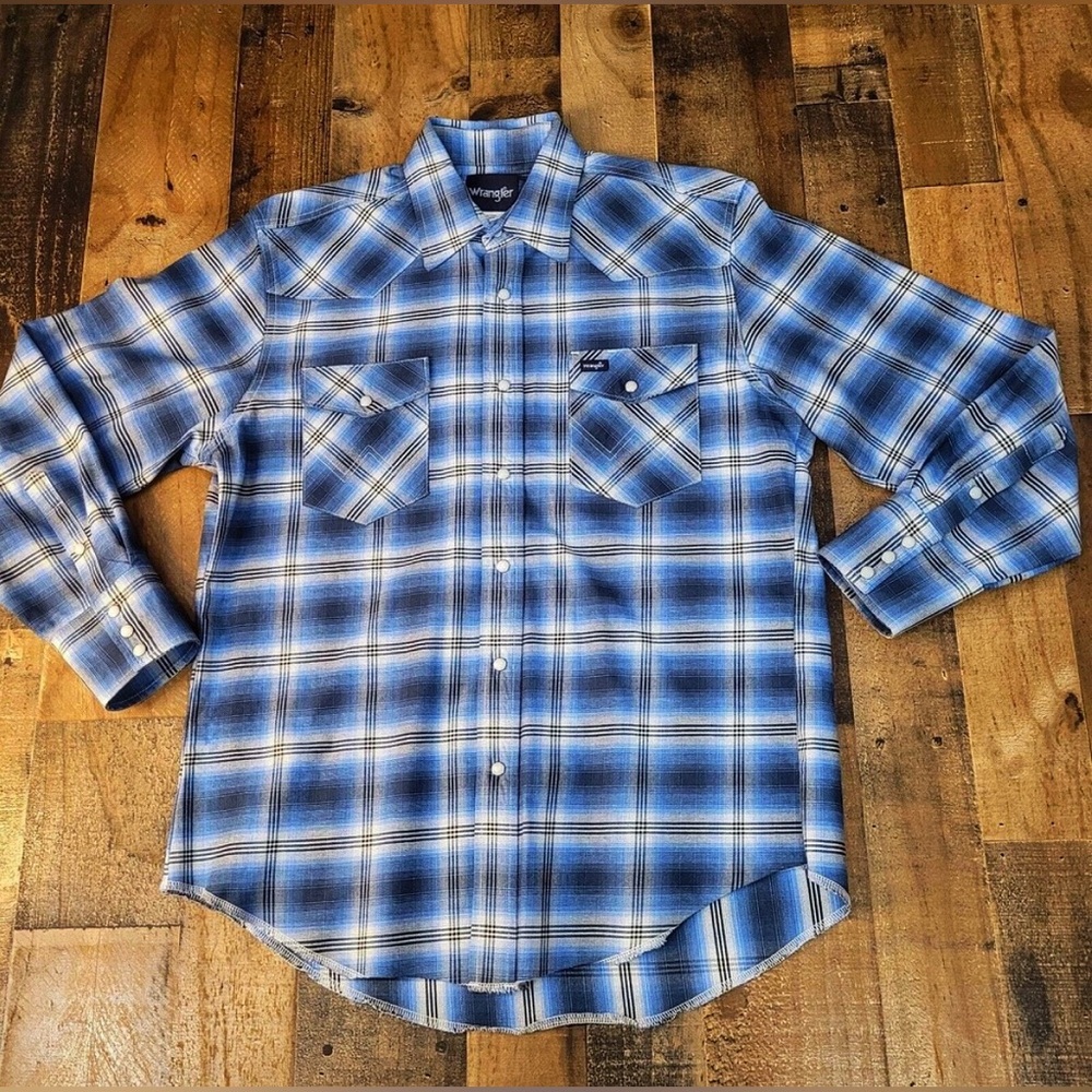Pre-Owned Like New Plaid Blue Pearl snap button down shirt .